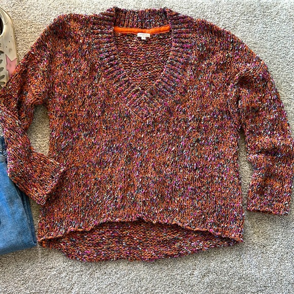 En Crème V Neck Sweater - Picture 2 of 7